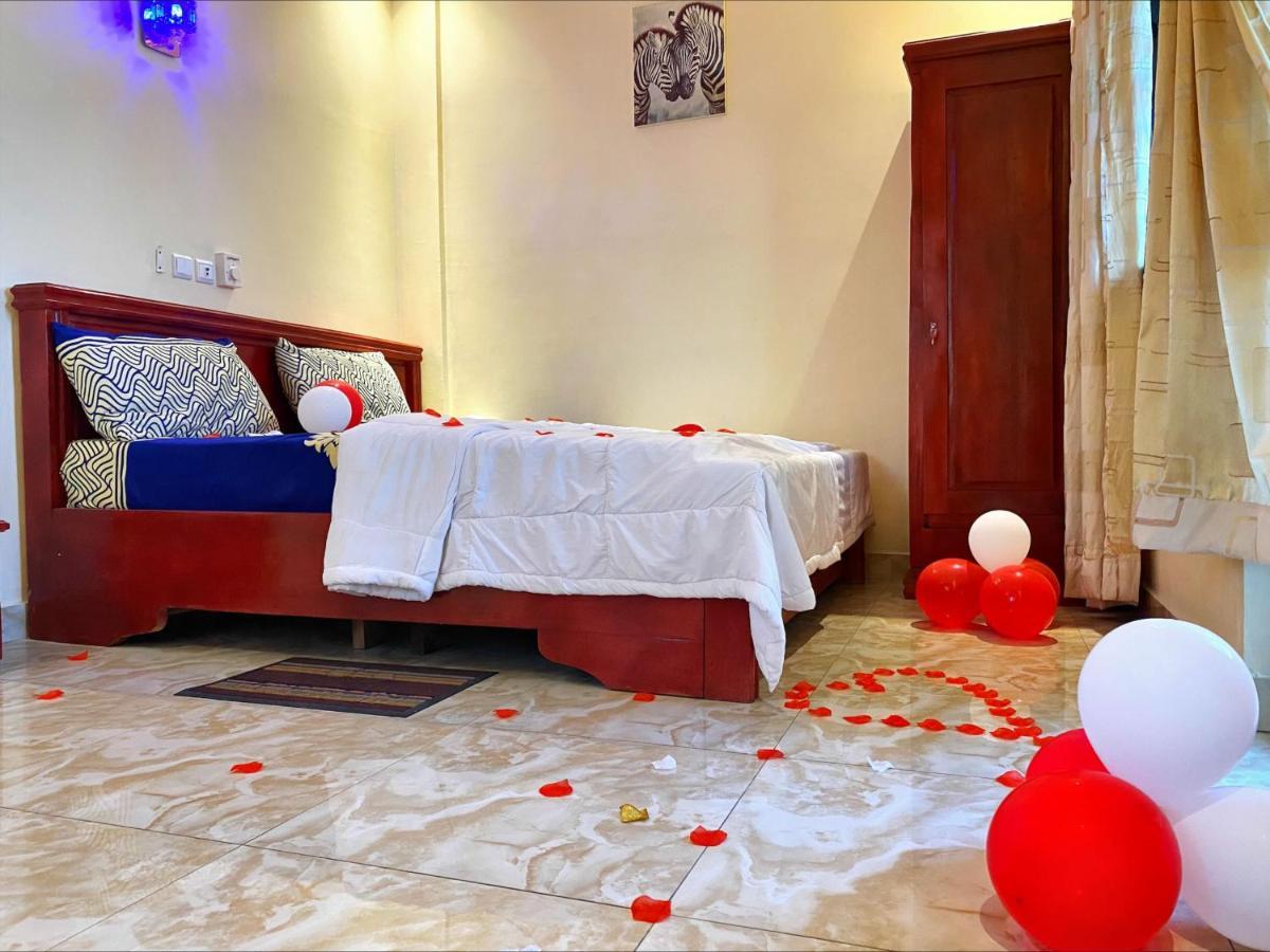 Glory Palace Hotel Котону Екстериор снимка